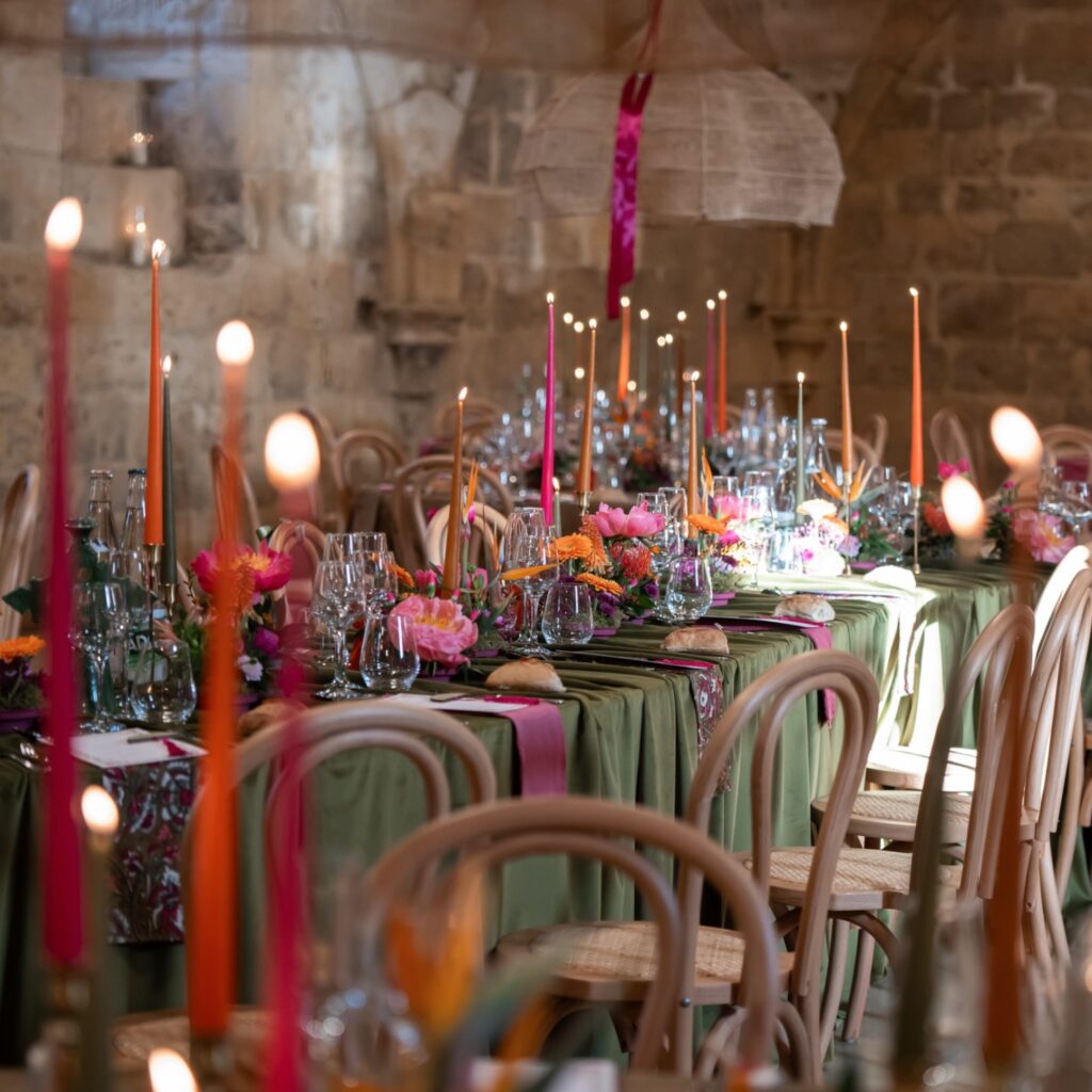 Photo d'une réalisation pour une décoration de table à l'occasion d'un mariage. 