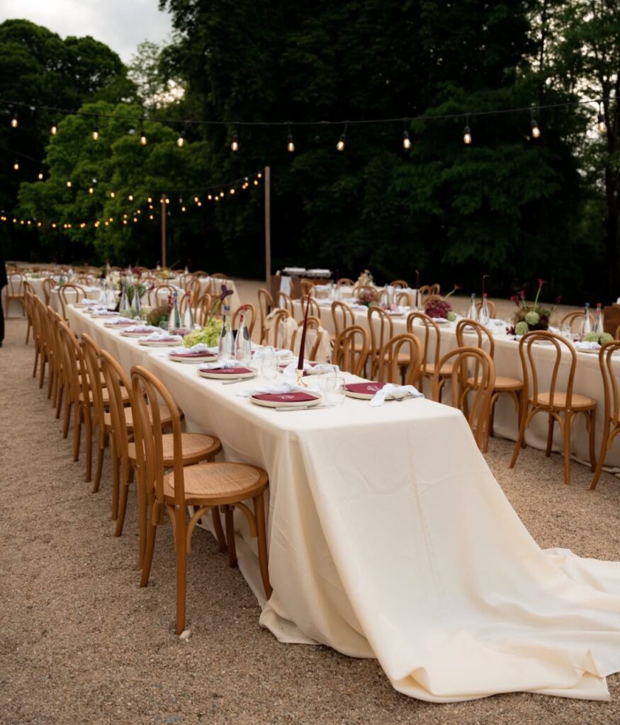 Mobilier de décoration pour un mariage. 